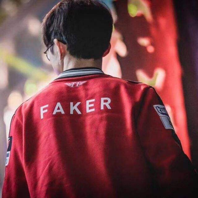 Meiko 加入 Weibo Gaming ， Tian 加入 LNG Esports ， CRISP GALA JIEJIE 加入 Invictus Gaming 。